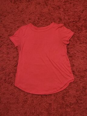***NEVER WORN*** Red SO Favorite Crew T-Shirt Womens Size Medium